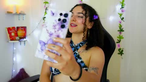 Snapshot of merida_bell18 chatting on February 2025 01:02:02 AM Merida Bell online show from February 2025 01:02:02 AM