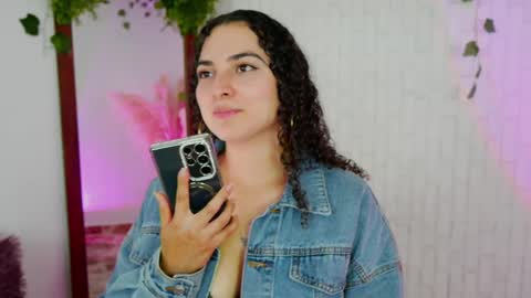 Snapshot of merida_bell18 chatting on September 2025 11:10:01 PM Merida Bell online show from September 2025 11:10:01 PM