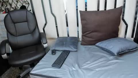 Snapshot of meriland_hh chatting on May 2026 06:20:01 AM Meriland online show from May 2026 06:20:01 AM