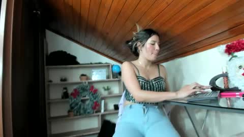 Snapshot of merlinaadams_ chatting on December 2024 11:45:01 PM Merlina online show from December 2024 11:45:01 PM