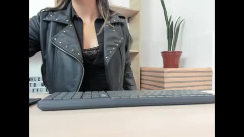 Snapshot of merlinaadams_ chatting on September 2025 02:44:02 PM Merlina online show from September 2025 02:44:02 PM