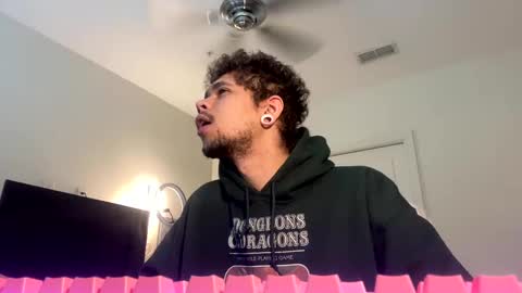 Snapshot of merlinharriss chatting on February 2025 03:31:02 PM Merlinz Magic online show from February 2025 03:31:02 PM