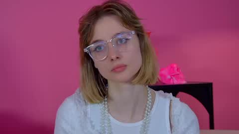 Snapshot of merlinmeyer chatting on March 2026 06:33:01 PM Merlin online show from March 2026 06:33:01 PM