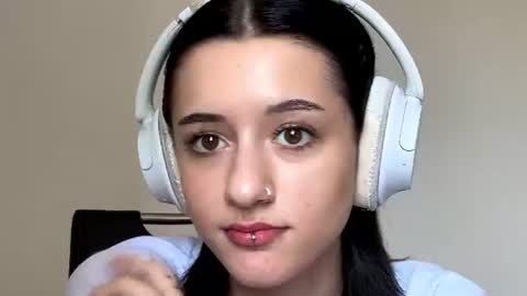 Isabella online show from June 2026 12:22:01 PM
