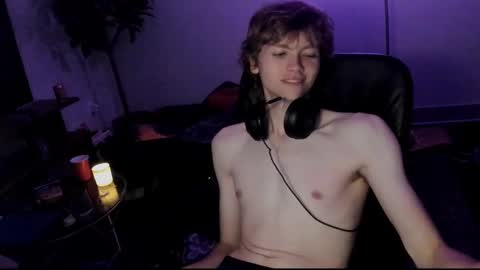 Snapshot of metalhedzoomer chatting on September 2025 01:10:01 AM metalhedzoomer online show from September 2025 01:10:01 AM