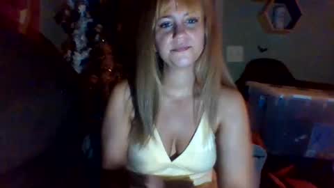 Snapshot of mezzy69 chatting on October 2025 08:13:01 AM mezzy69 online show from October 2025 08:13:01 AM