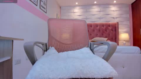 Snapshot of mhellissaw chatting on November 2025 12:05:02 PM melissa online show from November 2025 12:05:02 PM