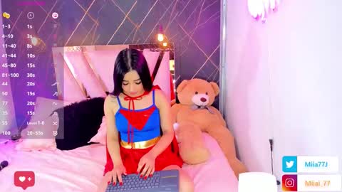 Mia online show from October 2025 08:32:01 PM