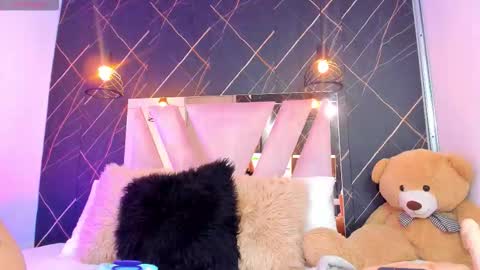 Mia online show from February 2026 03:13:01 AM