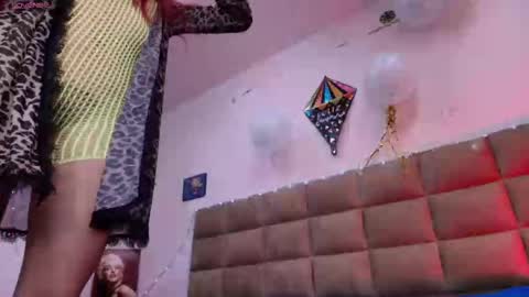 Emi online show from October 2025 07:33:02 PM