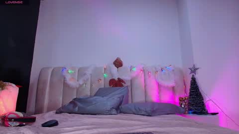 Emi online show from December 2025 07:20:02 PM