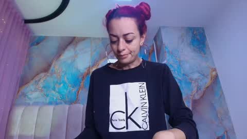 Emi online show from February 2026 07:21:02 PM