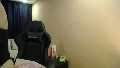 Snapshot of mia_112022 chatting on January 2025 12:25:01 AM Mia zoe online show from January 2025 12:25:01 AM