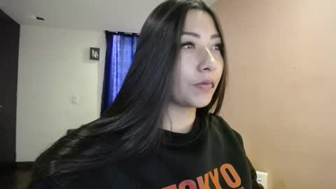 Snapshot of mia_112022 chatting on January 2025 08:59:02 PM Mia zoe online show from January 2025 08:59:02 PM