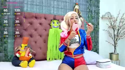 Mia online show from October 2025 01:09:02 AM