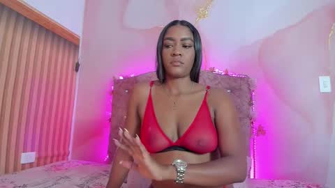 Mia online show from November 2025 11:11:01 AM