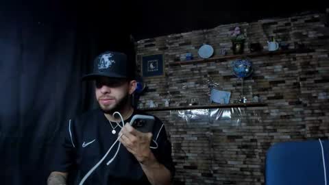 Snapshot of mia_and_vincentt chatting on October 2025 04:10:01 AM Mia and vincentt model indepent online show from October 2025 04:10:01 AM