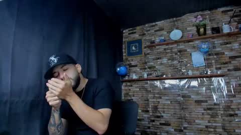 Snapshot of mia_and_vincentt chatting on October 2025 04:02:02 AM Mia and vincentt model indepent online show from October 2025 04:02:02 AM