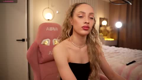 Snapshot of mia_bellamy chatting on March 2026 03:31:01 AM Just call me Kitty online show from March 2026 03:31:01 AM