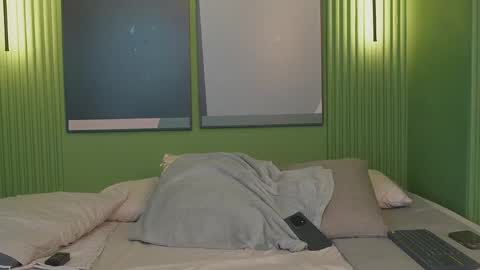 Belmont and Mia online show from April 2026 06:45:01 PM