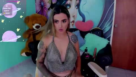 Mia online show from May 2026 07:19:02 PM