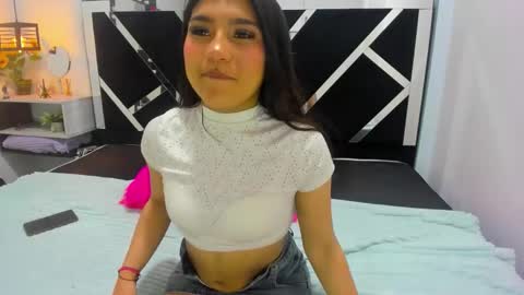  Mia  online show from November 2025 08:32:01 PM