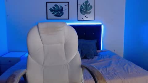 MIA online show from November 2025 03:28:01 AM