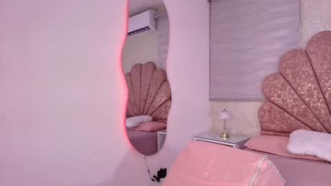Mia  online show from June 2026 03:05:01 AM