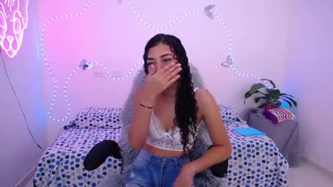 mia_cute_girl online show from June 2026 12:18:01 PM
