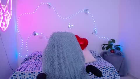 mia_cute_girl online show from June 2026 12:00:02 PM