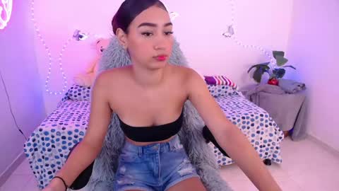 mia_cute_girl online show from June 2026 12:11:01 PM