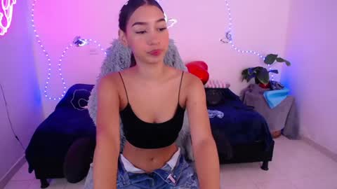mia_cute_girl online show from June 2026 12:20:01 PM
