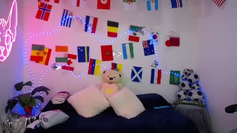 mia_cute_girl online show from June 2026 12:25:02 PM