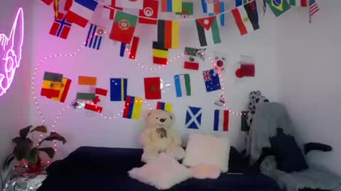 mia_cute_girl online show from June 2026 12:25:01 PM