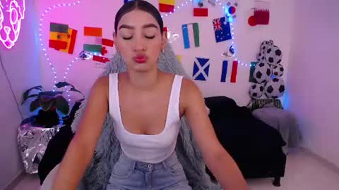 mia_cute_girl online show from July 2026 12:07:02 PM