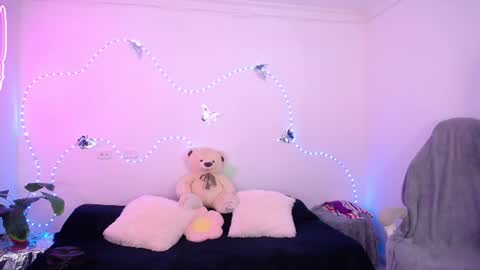 mia_cute_girl online show from July 2026 12:03:02 PM