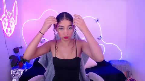 mia_cute_girl online show from July 2026 12:12:01 PM