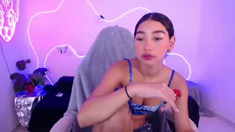 mia_cute_girl online show from July 2026 12:12:01 PM