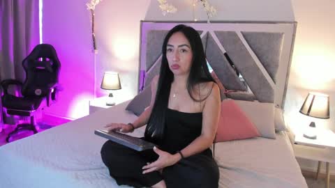 mia_davis__ online show from May 2026 12:02:01 PM