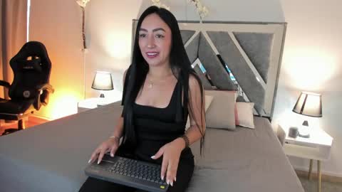 mia_davis__ online show from May 2026 12:03:02 PM
