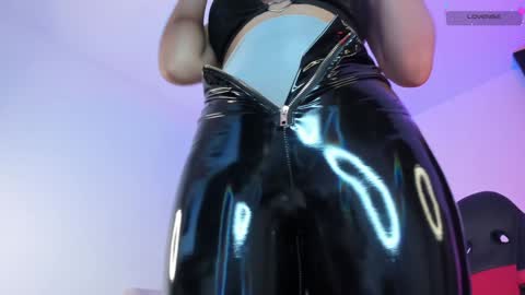 Mia online show from February 2025 10:28:02 PM