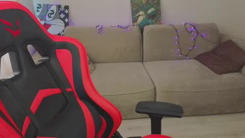 Mia online show from October 2025 07:07:02 AM