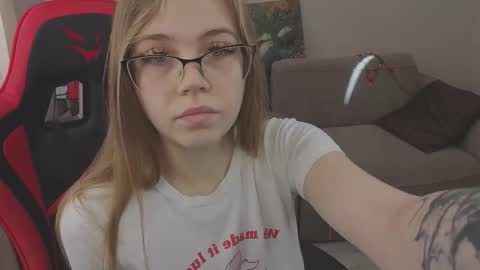 Mia online show from October 2025 07:18:01 AM