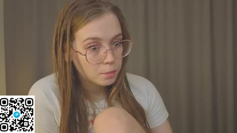 Mia online show from November 2025 12:28:02 PM