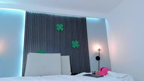Mia Dollce online show from March 2026 10:40:02 AM