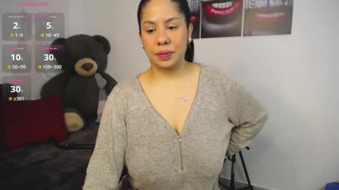 Mia online show from May 2026 01:17:01 PM