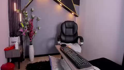 Mia  online show from July 2026 06:20:01 PM