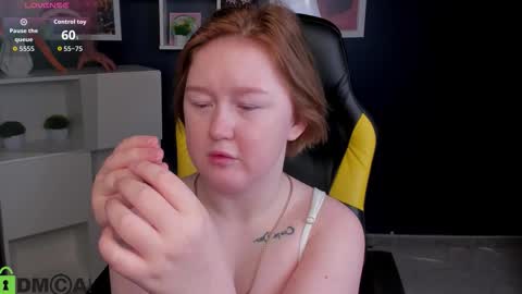 Mia online show from November 2025 03:18:02 AM