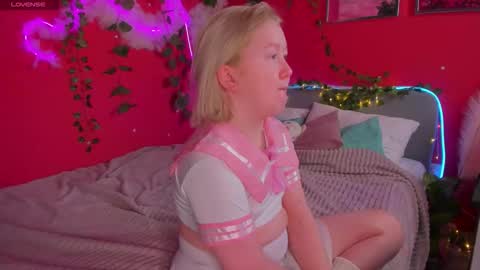 Mia online show from March 2026 02:59:02 AM