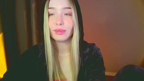 Mia online show from January 2025 01:11:02 PM